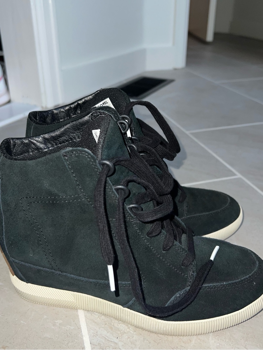 Women's Sorel Wedge Sneaker - Size 9